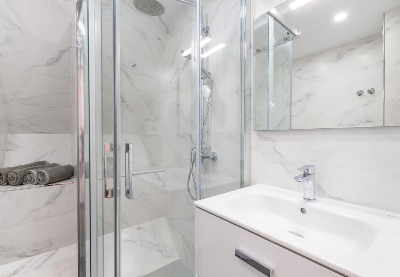 Reformado Apartamento En El Centro Con Vista Al Mar Torremolinos Zewnętrze zdjęcie